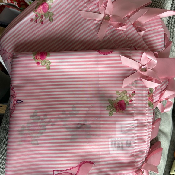 Beautiful Disney Princess curtains Almost like new . Excellent condition - Picture 3 of 4